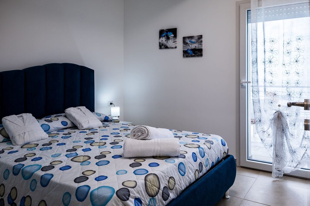 Camera da letto del Paradiso sul Mare a Brolo