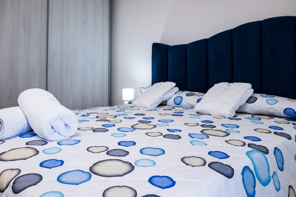 Camera da letto del Paradiso sul Mare a Brolo