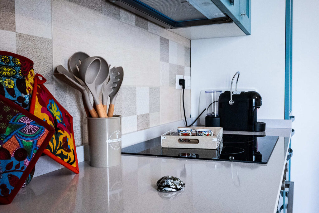 Particolari della cucina del Paradiso sul Mare a Brolo