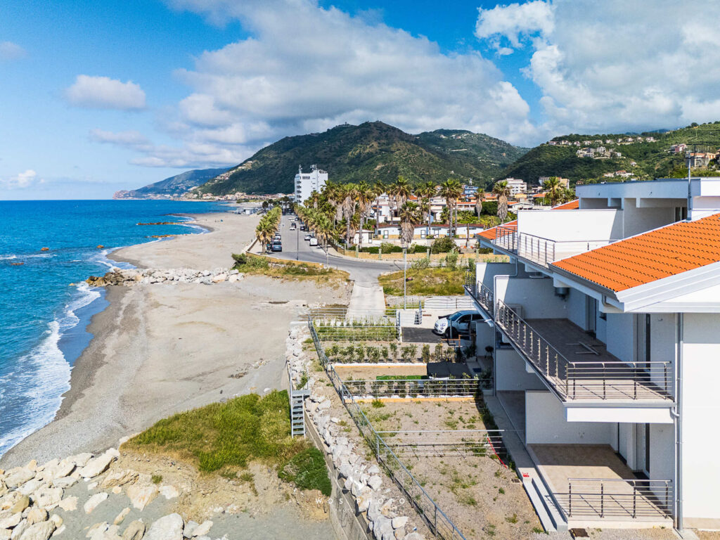 Spiaggia del Paradiso sul Mare a Brolo
