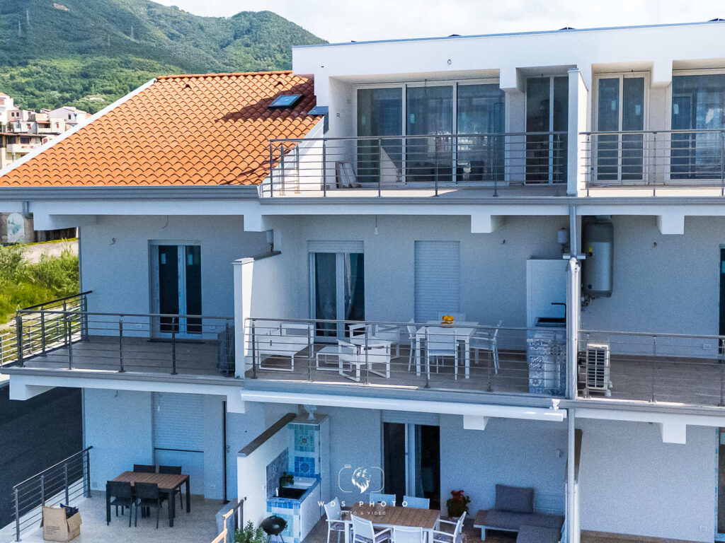 Veduta esterna della casa dove si trova l'appartamento Paradiso sul Mare